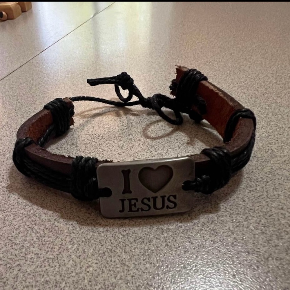 I ❤️ Jesus leather bracelet